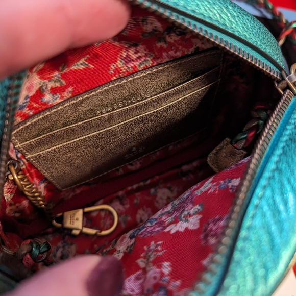 Gucci Trapuntata Quilted Metallic Calfskin Leather Crossbody Bag - Picture 3 of 6